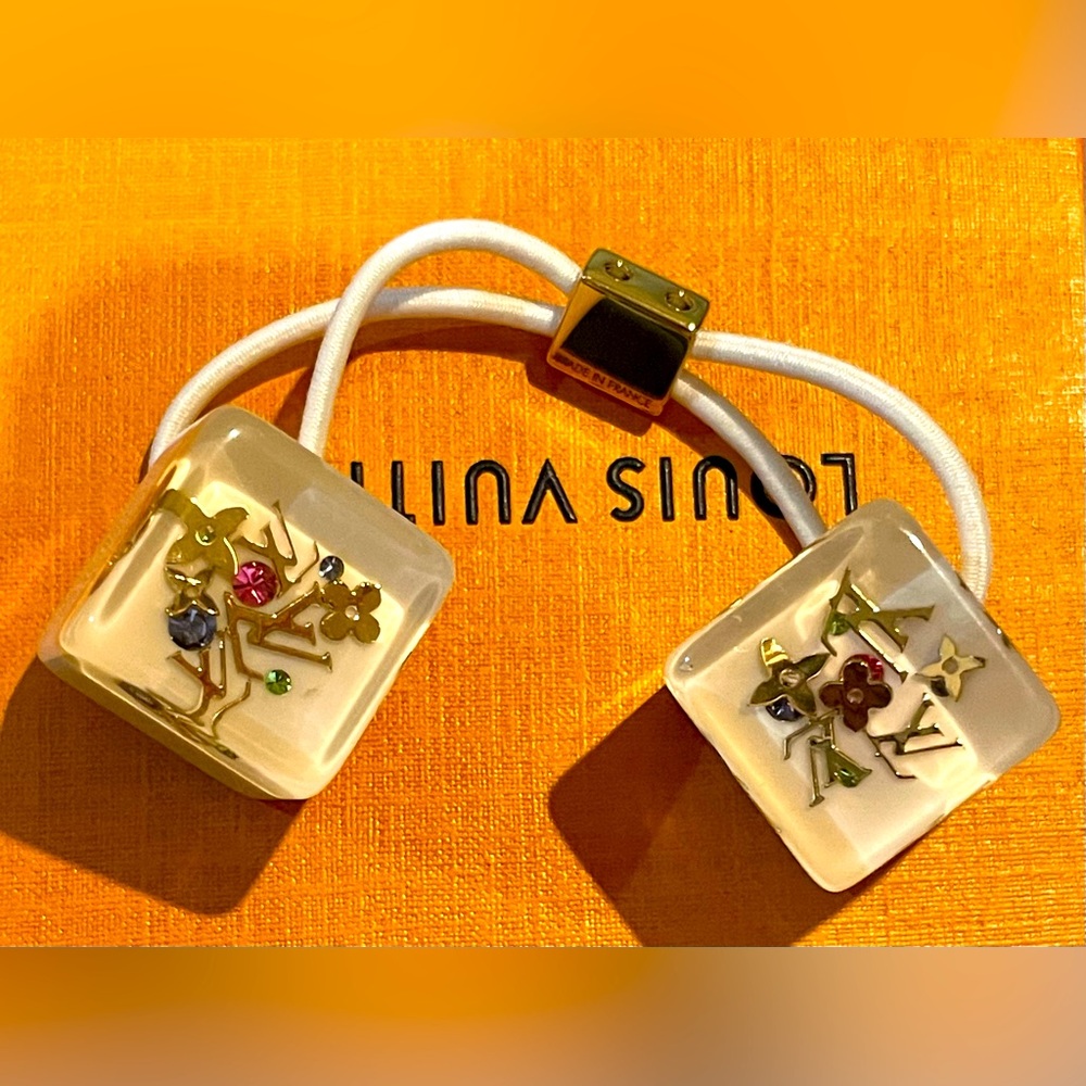 Louis Vuitton acrylic Hair accessory / ponytail holder features monogram